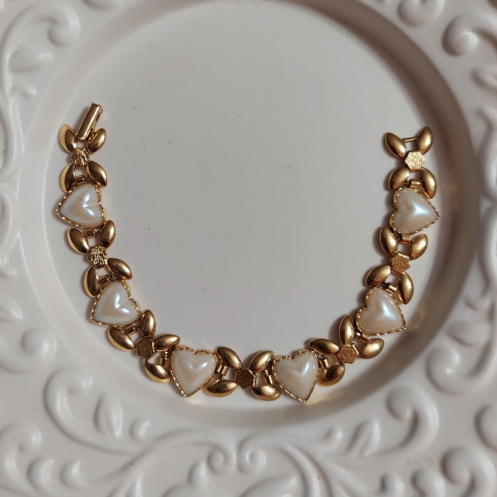 Textured Gold Tone/Faux Pearl Heart & Floret Bracelet - Picture 2 of 4